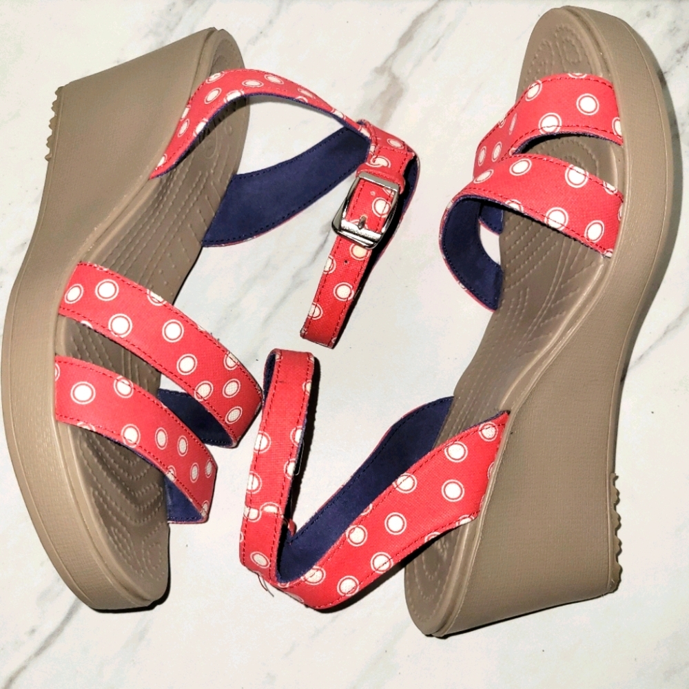 Women's Crocs Leigh Graphic Wedge Red/White SZ: 10